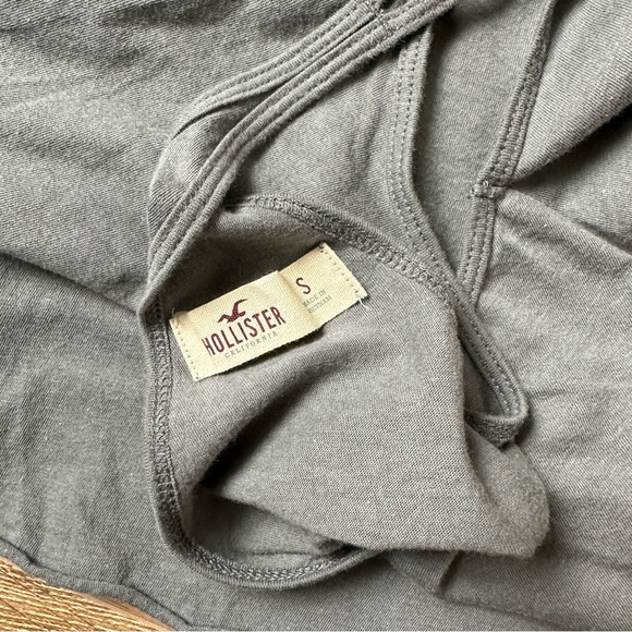 Hollister Grey Flowy Racerback Tank Top Size Small - Picture 3 of 7